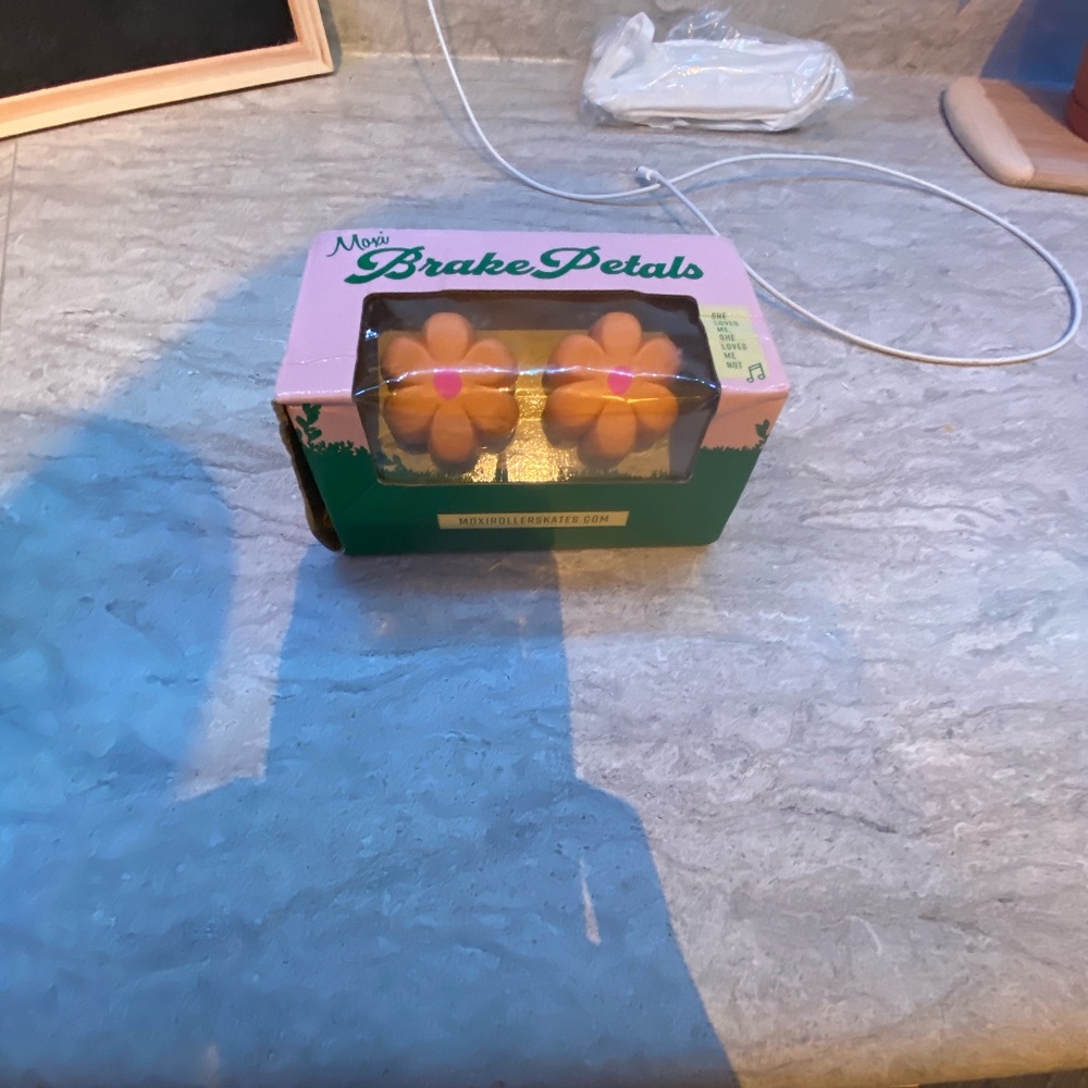 Moxi Flower Toe Stops